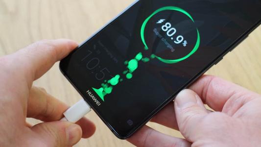 如何在華為手機充電時顯示充電小綠球